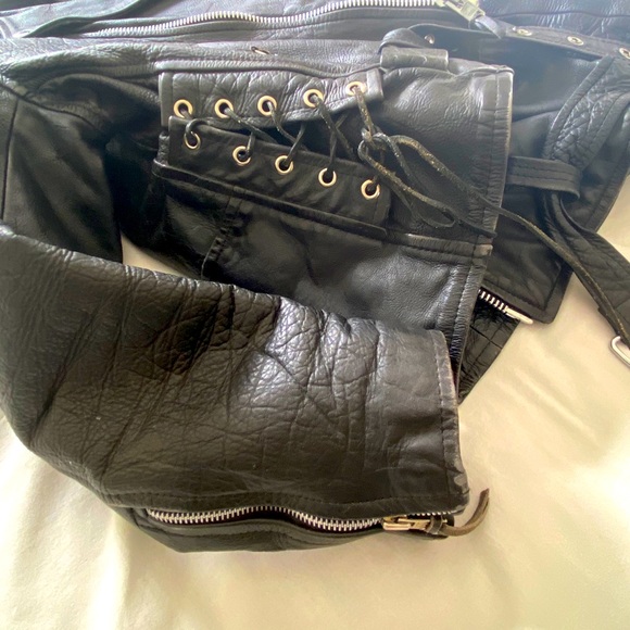 Vintage Black Leather Jacket - Picture 2 of 4